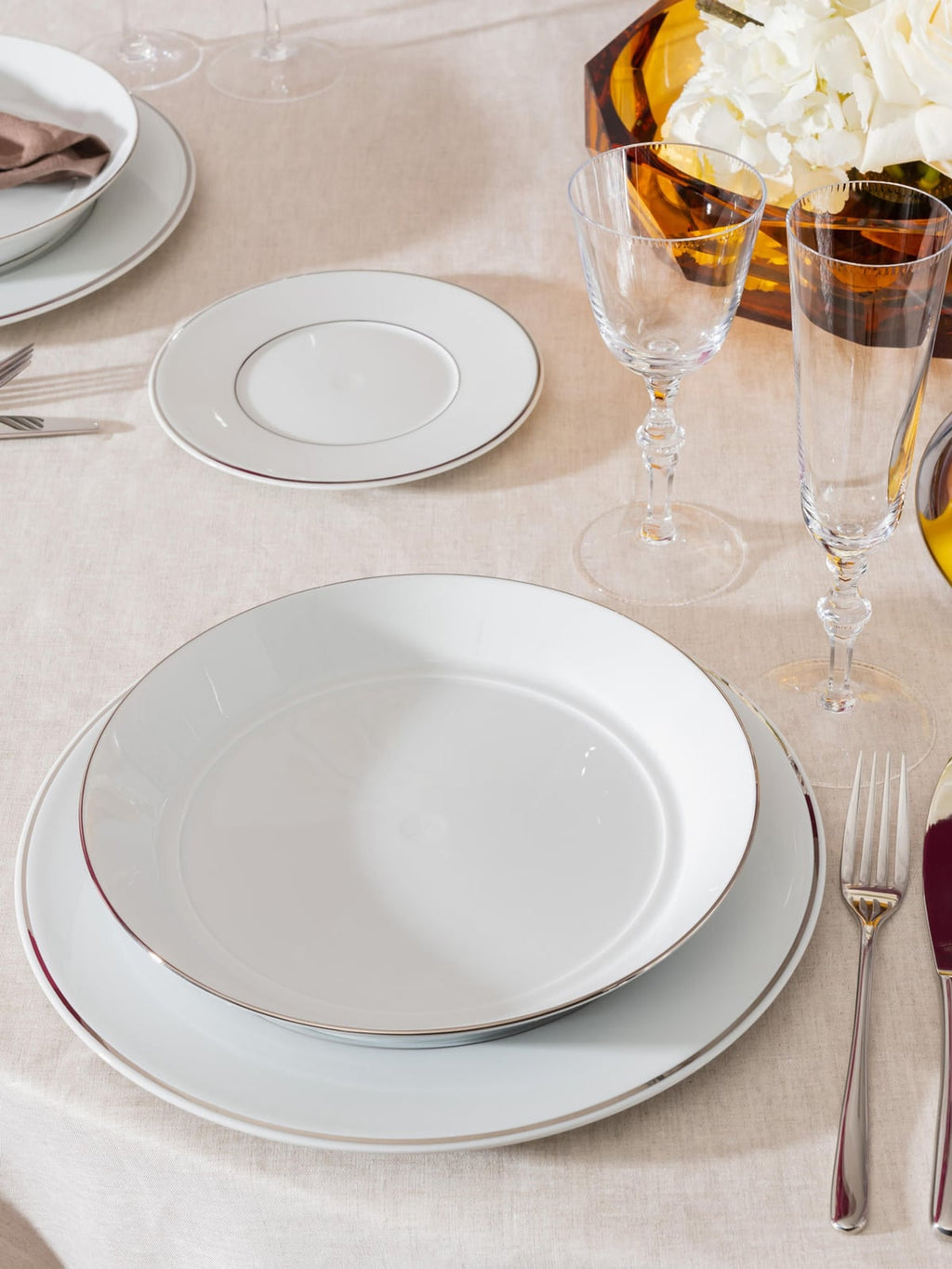 Beckwith Handmade Porcelain Tableware Set with Hand-Painted Platinum Rim, 2 People, Set of 14