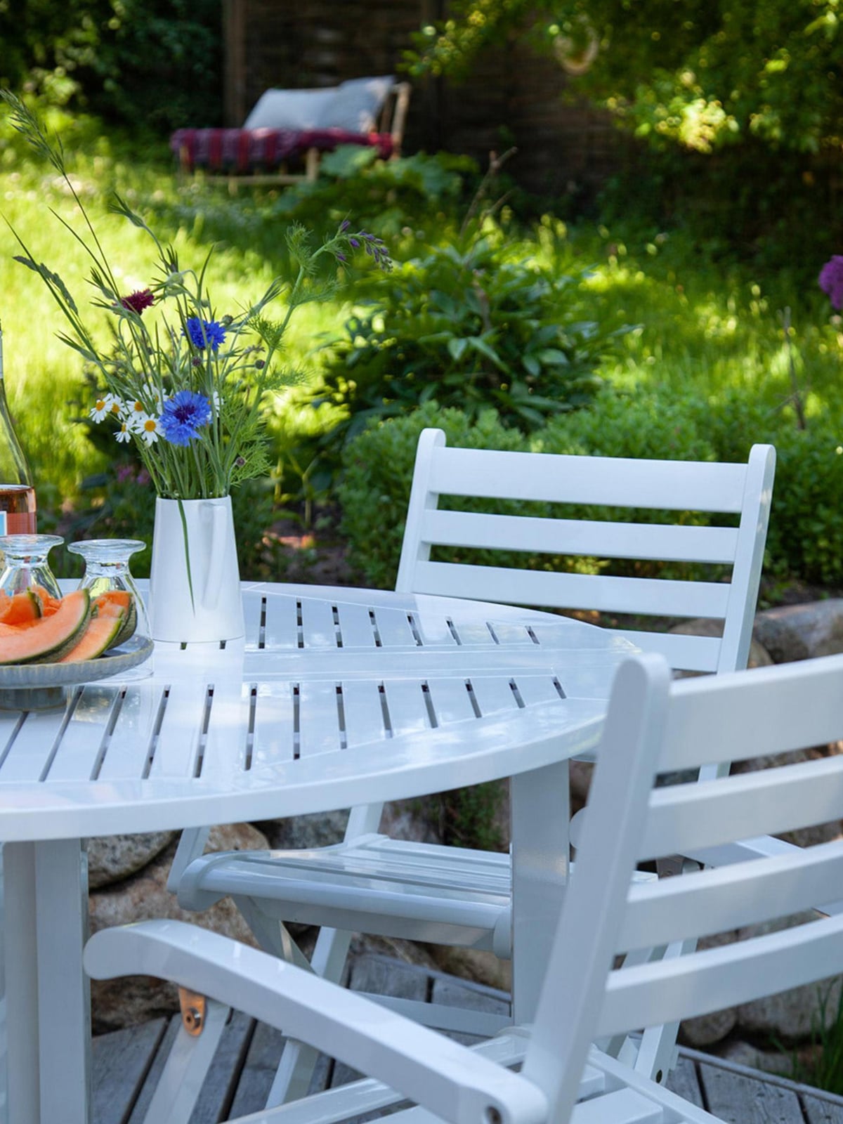 Dunmore Round Folding Garden Table