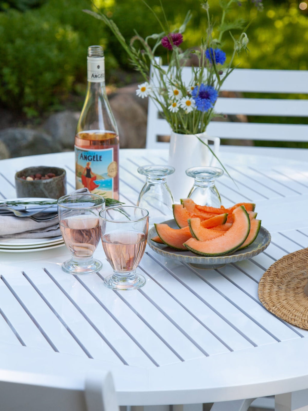 Dunmore Round Folding Garden Table