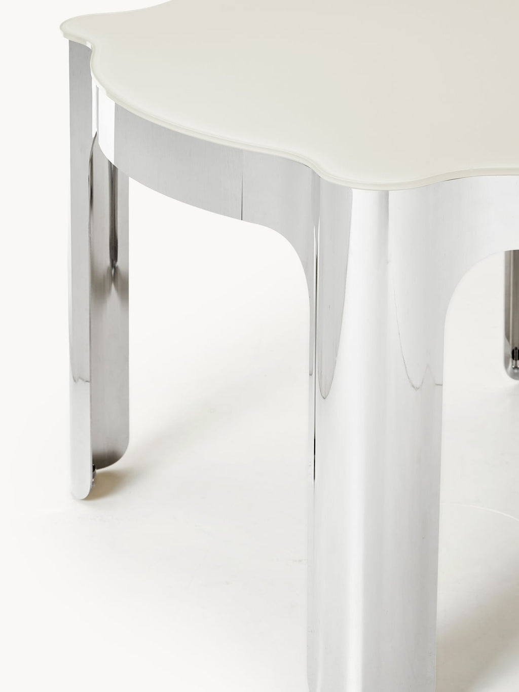 Greystoke Round Dining Table with Glass Top, Ø 110 cm