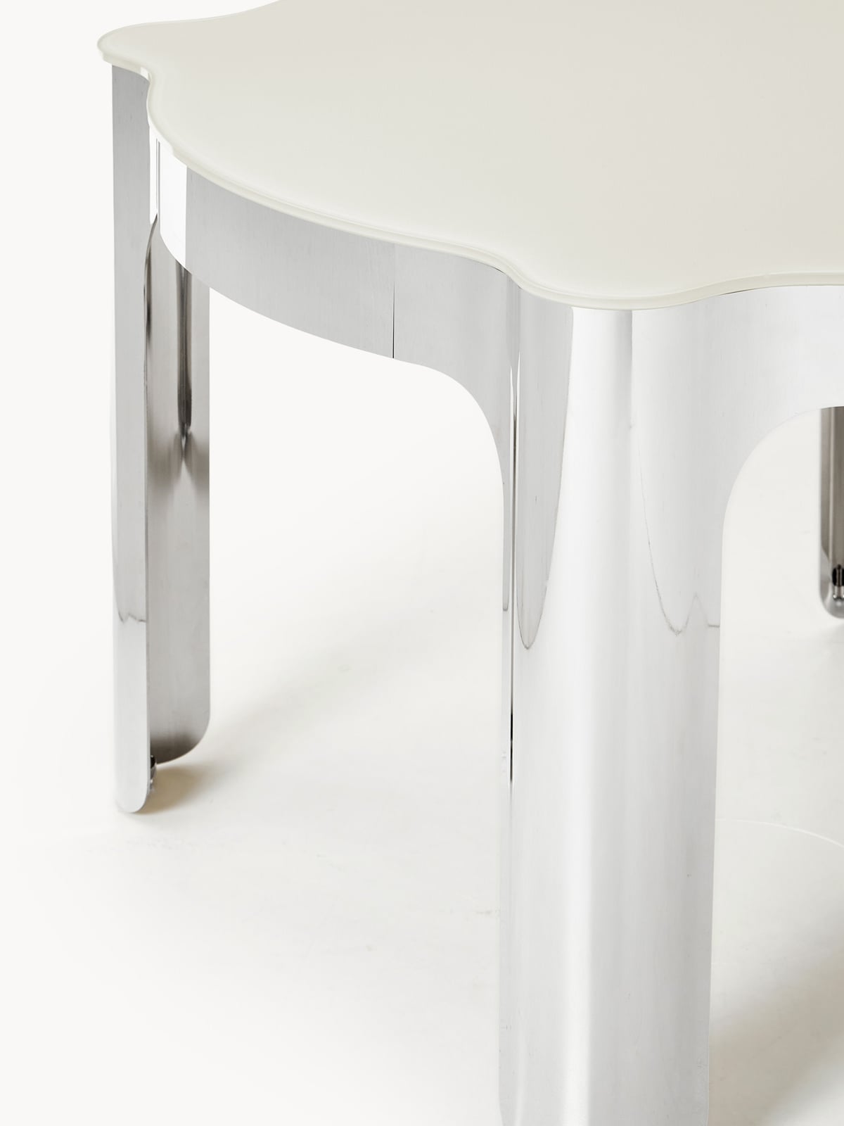 Greystoke Round Dining Table with Glass Top, Ø 110 cm