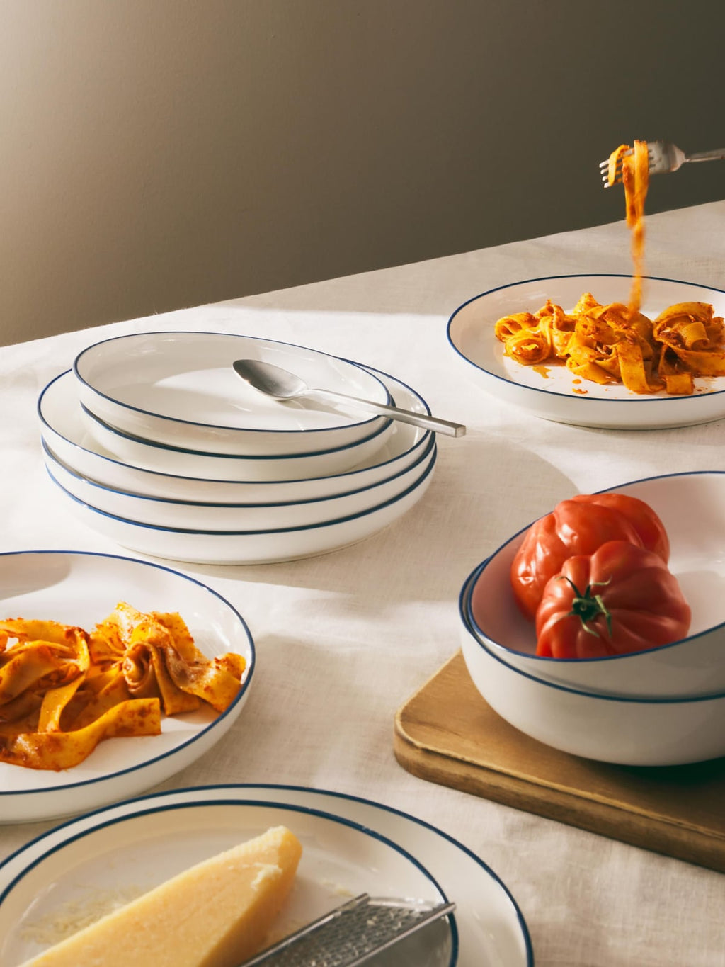 Halden Porcelain Tableware Set, 6 People, Set of 18