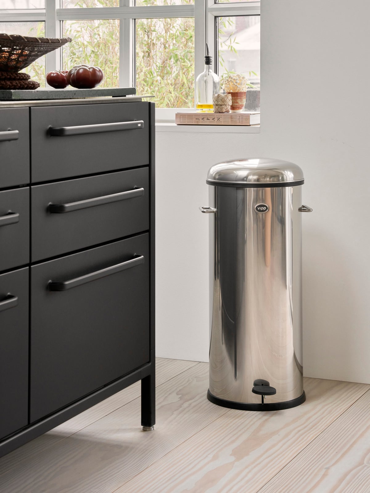 Hedley Vipp17 Waste Bin with Pedal Function