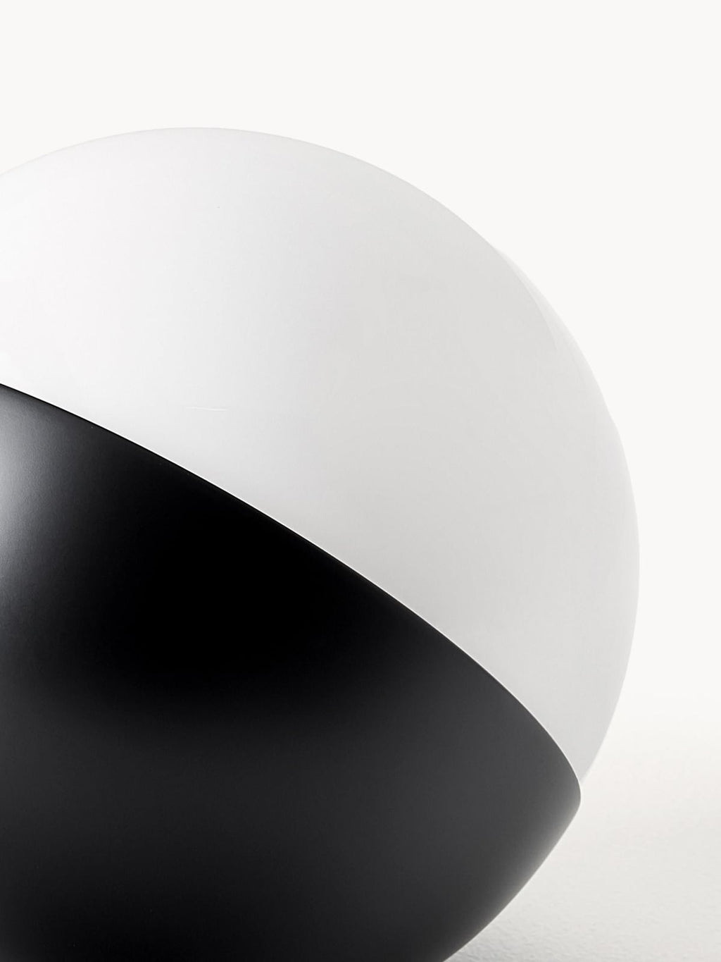 Kettleby Mouth-Blown Dimmable Table Lamp VL