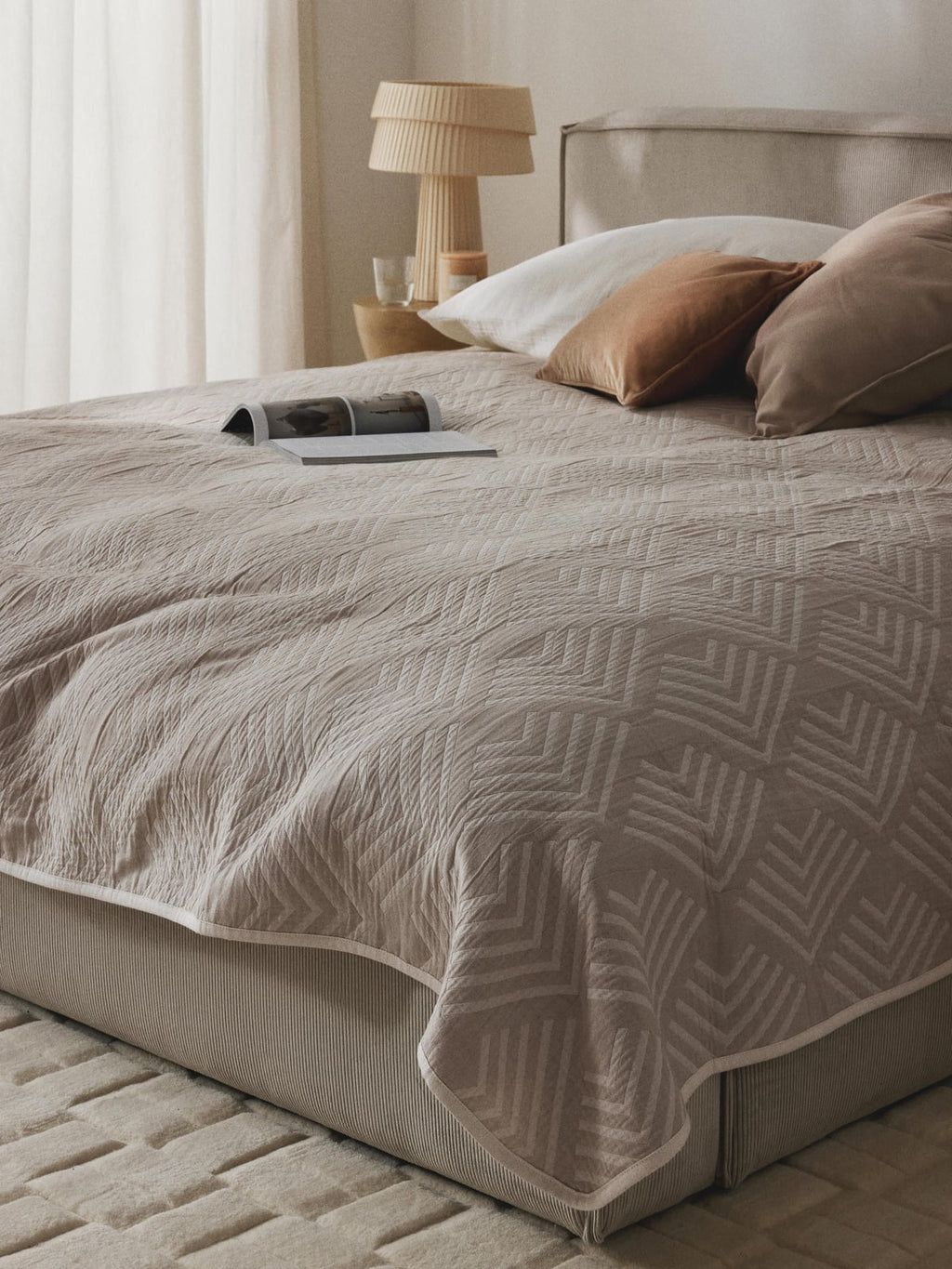 Uplyme Jacquard Bedspread with Graphic Pattern