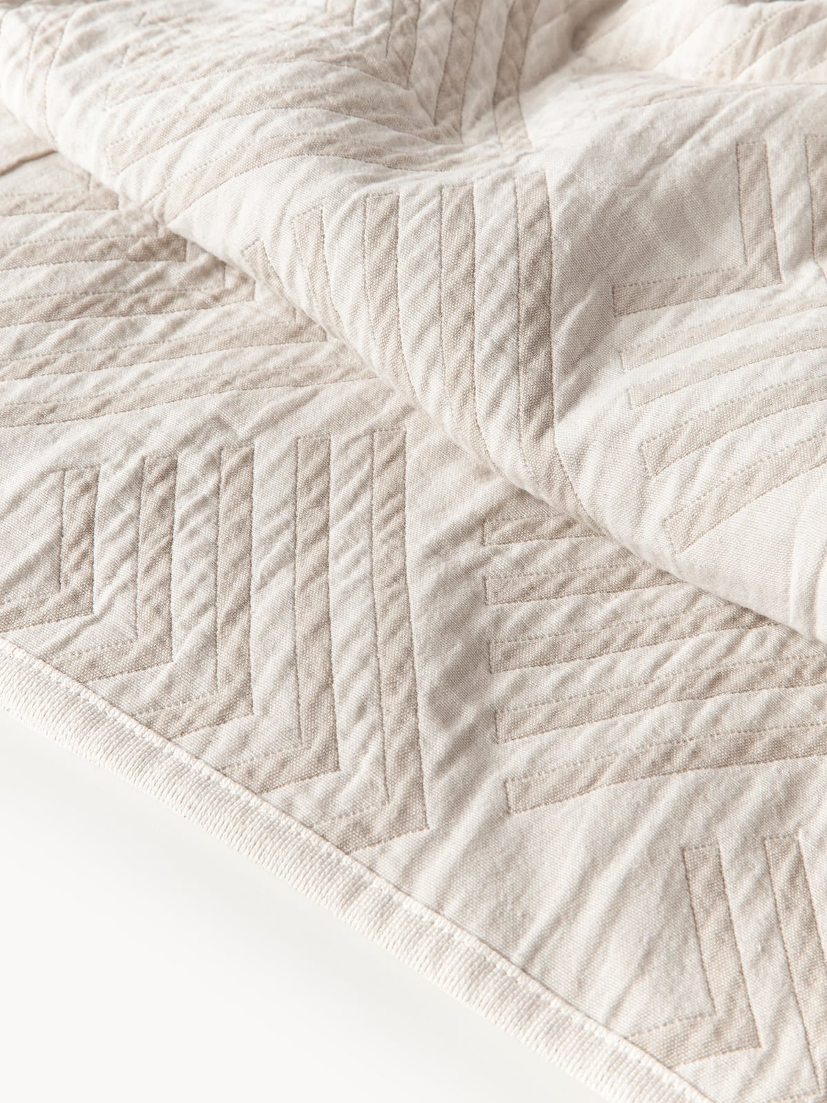 Uplyme Jacquard Bedspread with Graphic Pattern