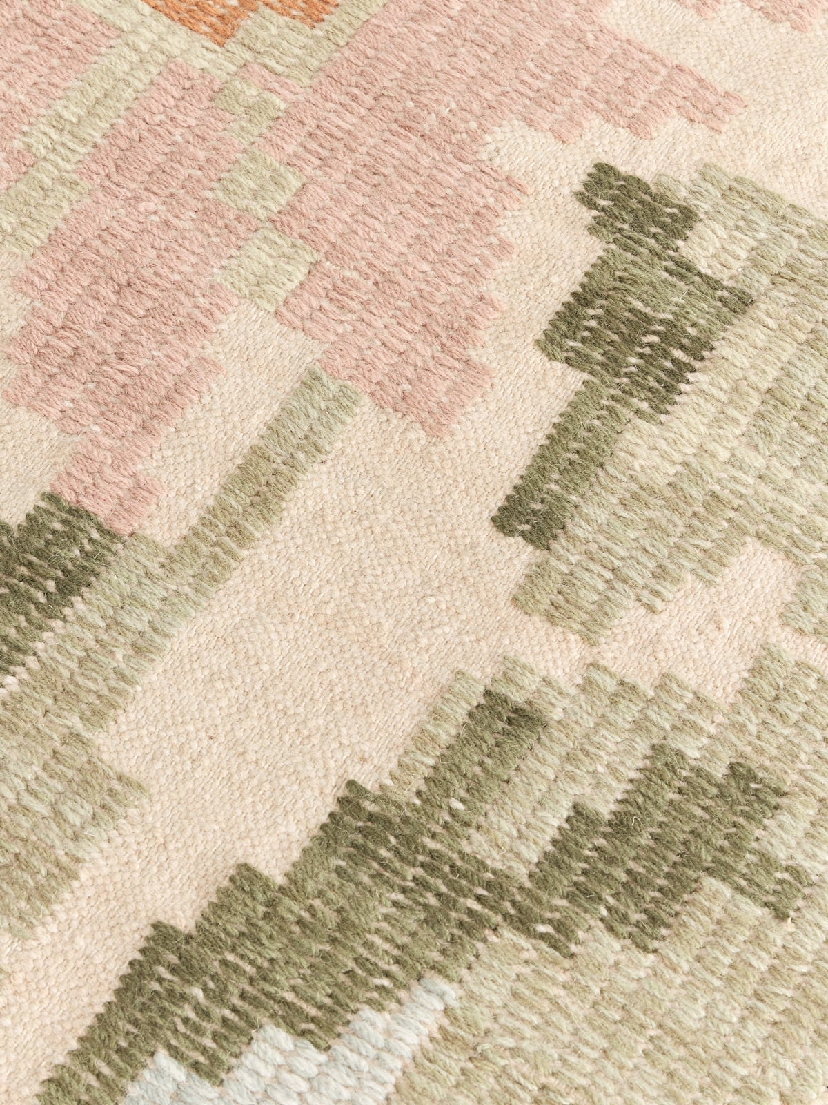 Yarmouth Wool Rug with Stitched Flower Pattern