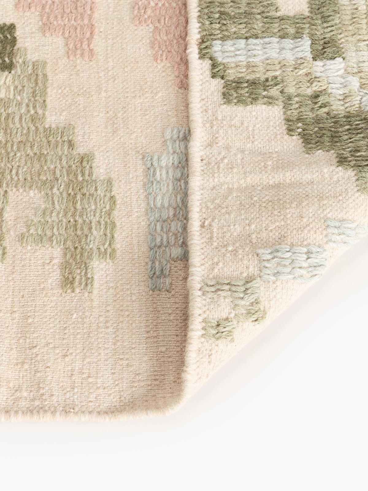 Yarmouth Wool Rug with Stitched Flower Pattern