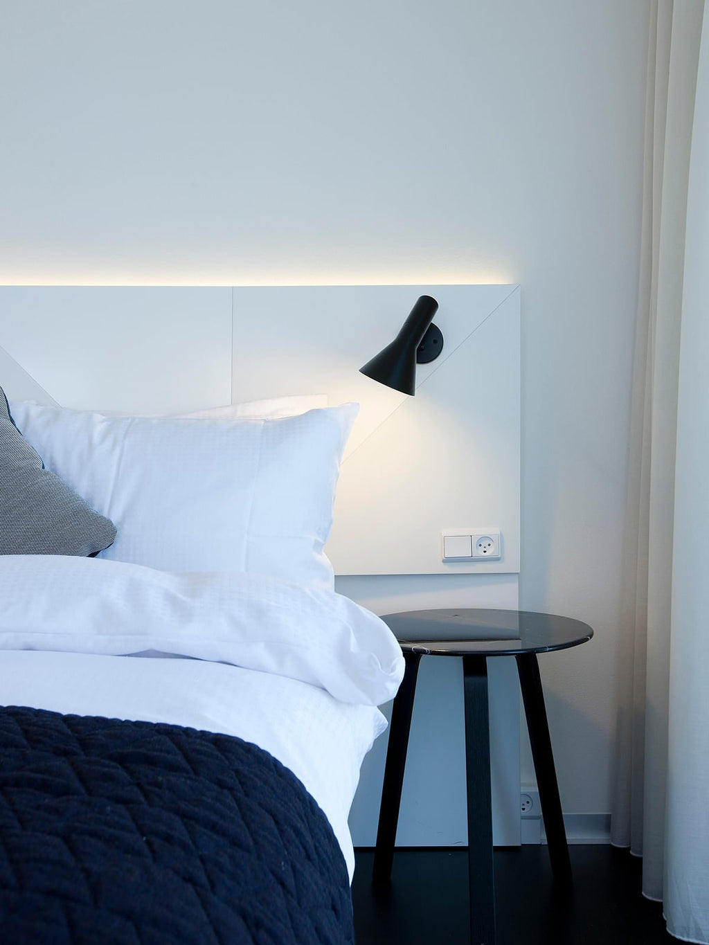 Yarrow AJ Wall Lamp